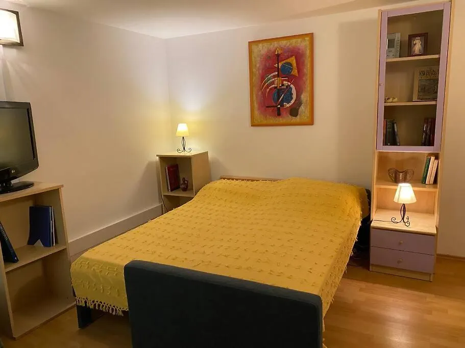 Cozy & Quiet Studio Apartment With A Garden Split